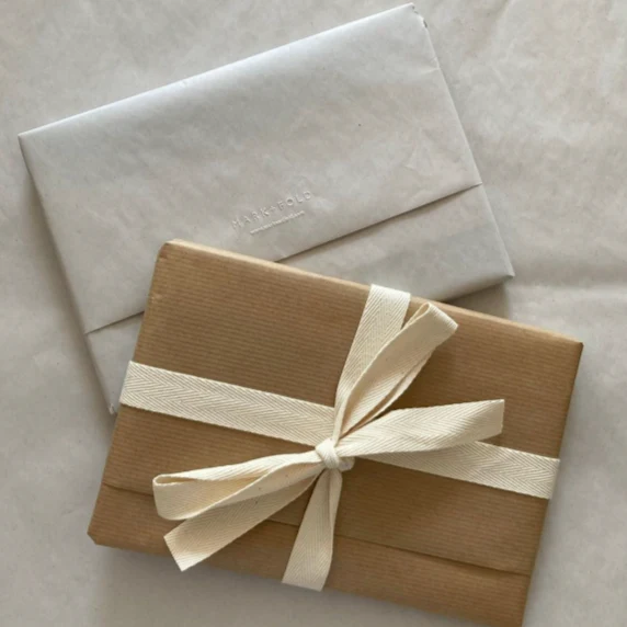 Gift wrapping + hand-written note - Image 4